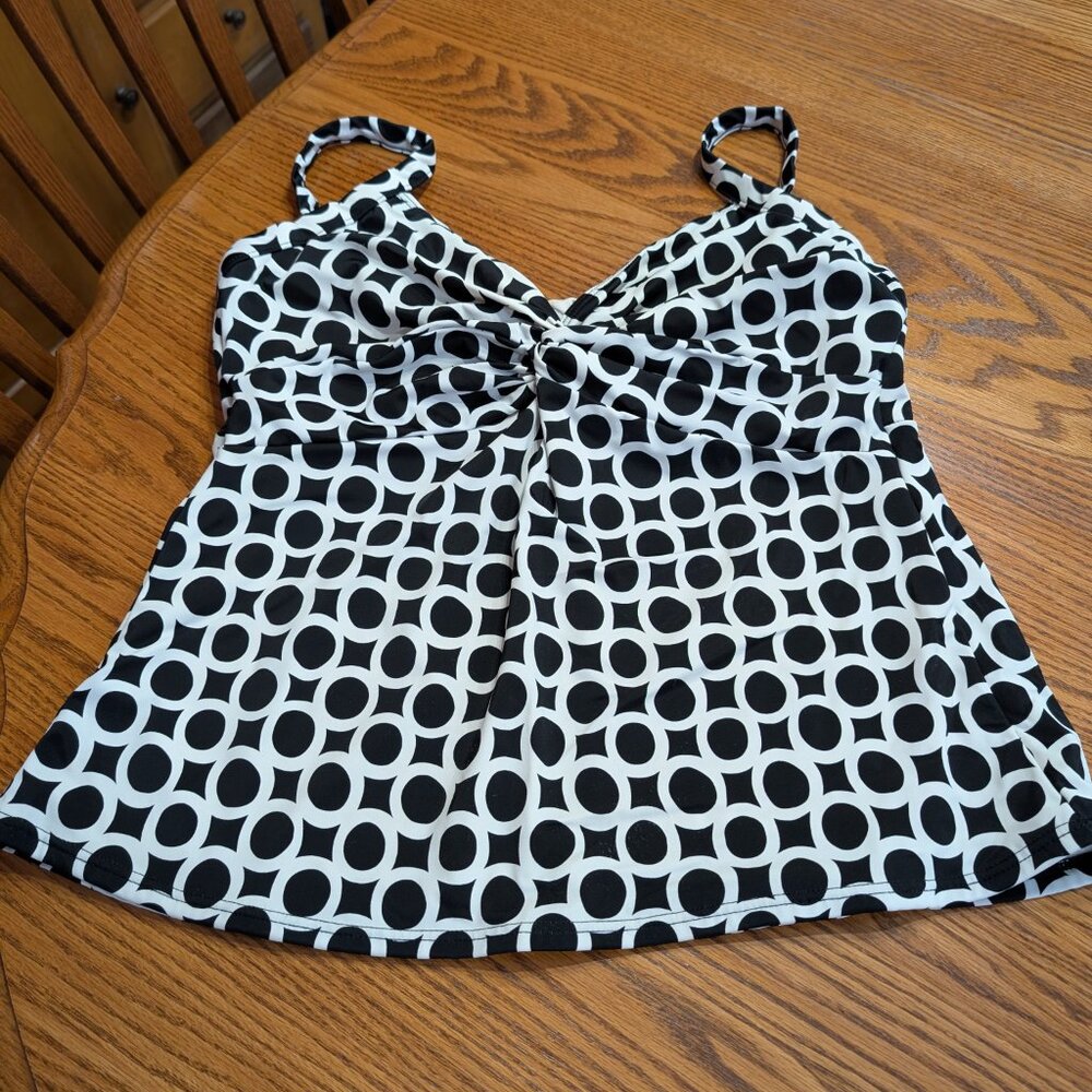 Miraclesuit Black and White Swim Coverup